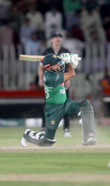 Babar Azam sails it over fence in his signature style